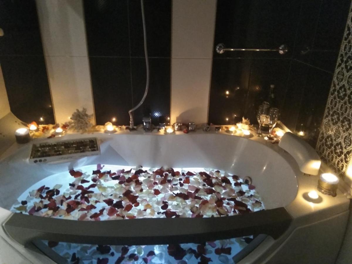 Home In Center With Jacuzzi Iwano-Frankiwsk Exterior foto