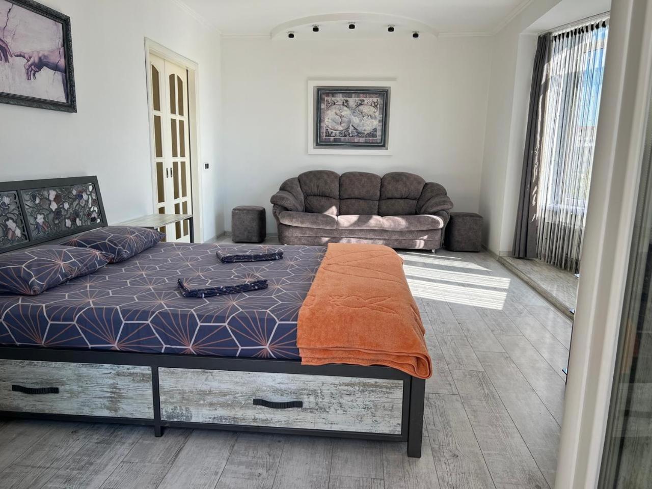 Home In Center With Jacuzzi Iwano-Frankiwsk Exterior foto